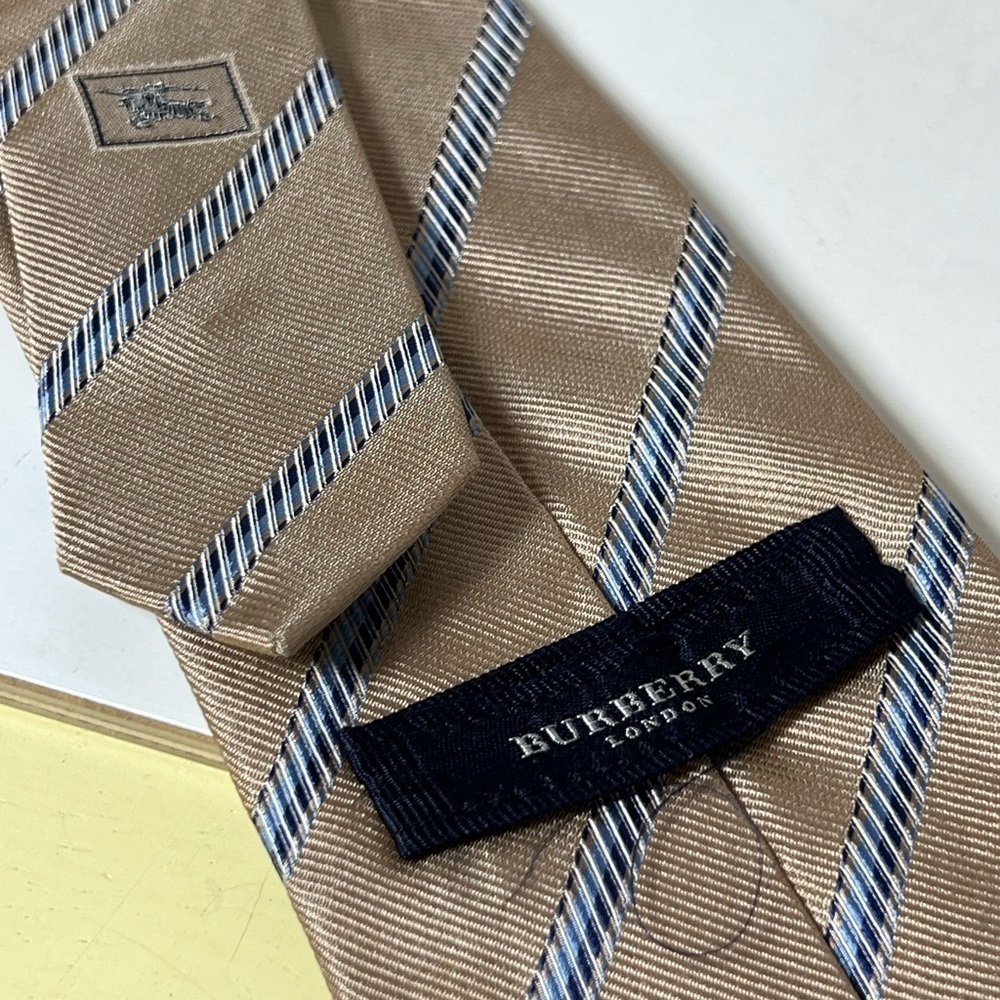 Burberry London 100% Silk Made in Italy Classic Stripe Power Tie Luxury - Picture 8 of 8